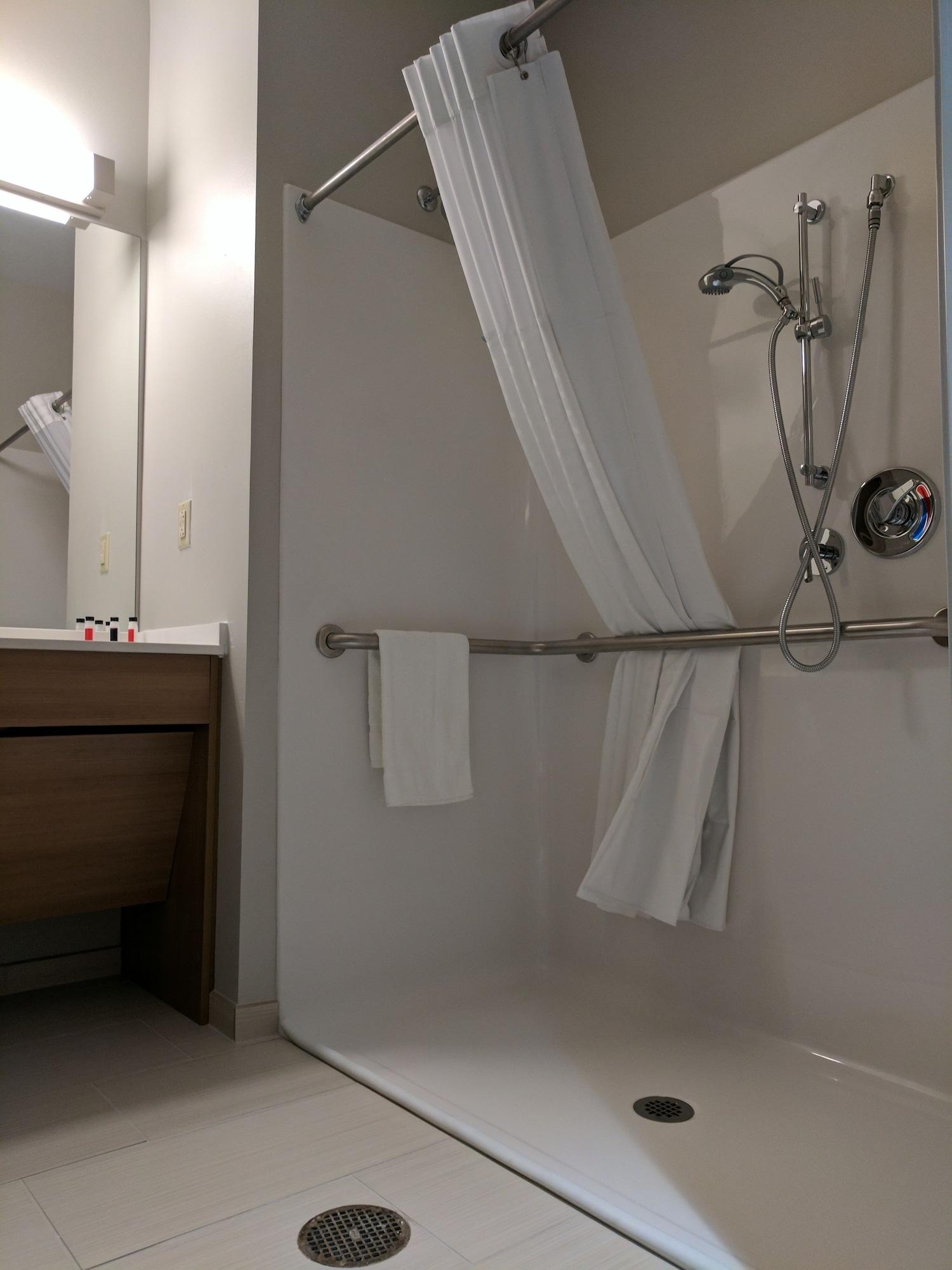Microtel Inn & Suites By Wyndham Clarion Exteriör bild