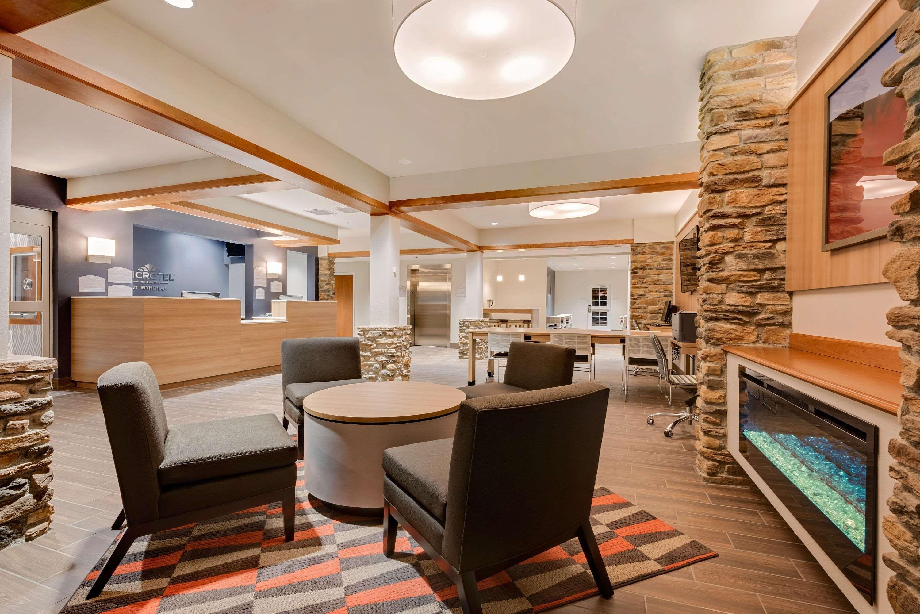 Microtel Inn & Suites By Wyndham Clarion Exteriör bild