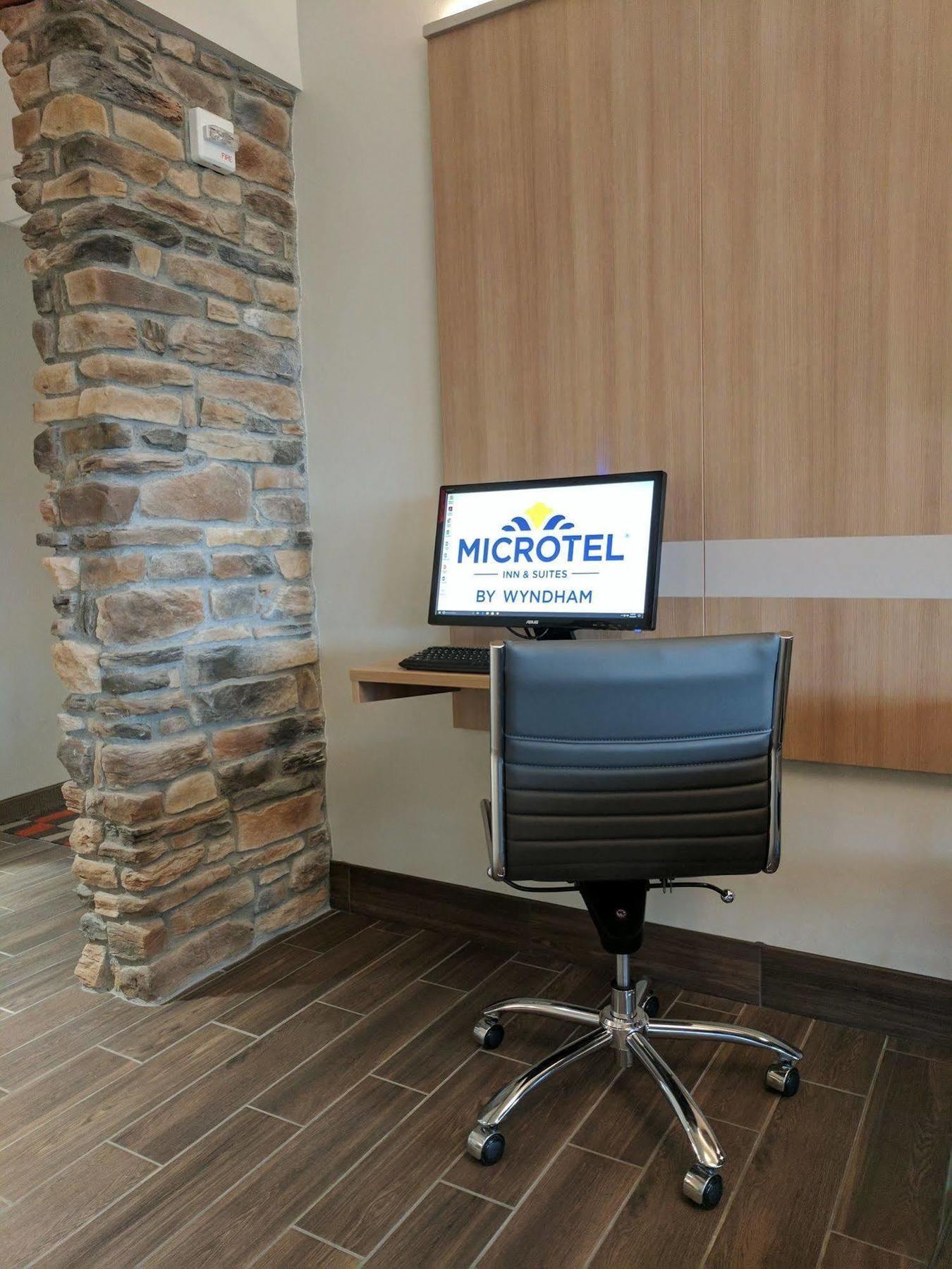 Microtel Inn & Suites By Wyndham Clarion Exteriör bild